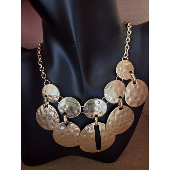 The Sak multiple size layered moon circle necklace - Picture 2 of 6